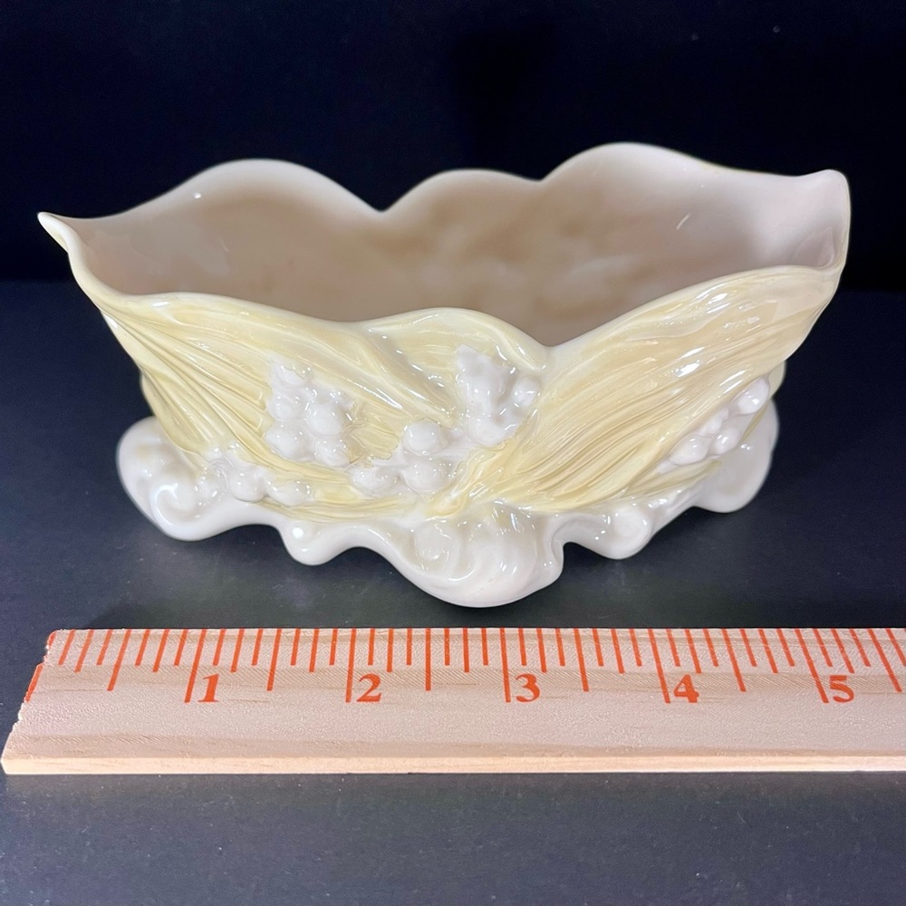 Vintage 7th Mark 1980-92 Belleek “Lilly of the‎ Valley” Luster Trinket Dish Bowl